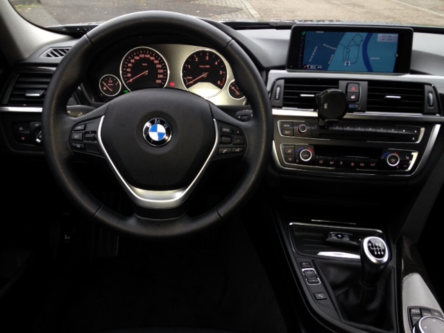 121-BMW-318d-xDrive-Luxury-Line-12-12-2015-6