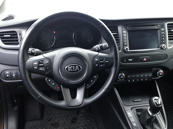 70-Kia-Carens-2015-02-06 3